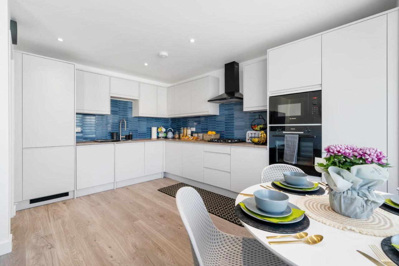 Newly Refurbished 2 Bed Flat Lägenhet Mill Hill Exteriör bild