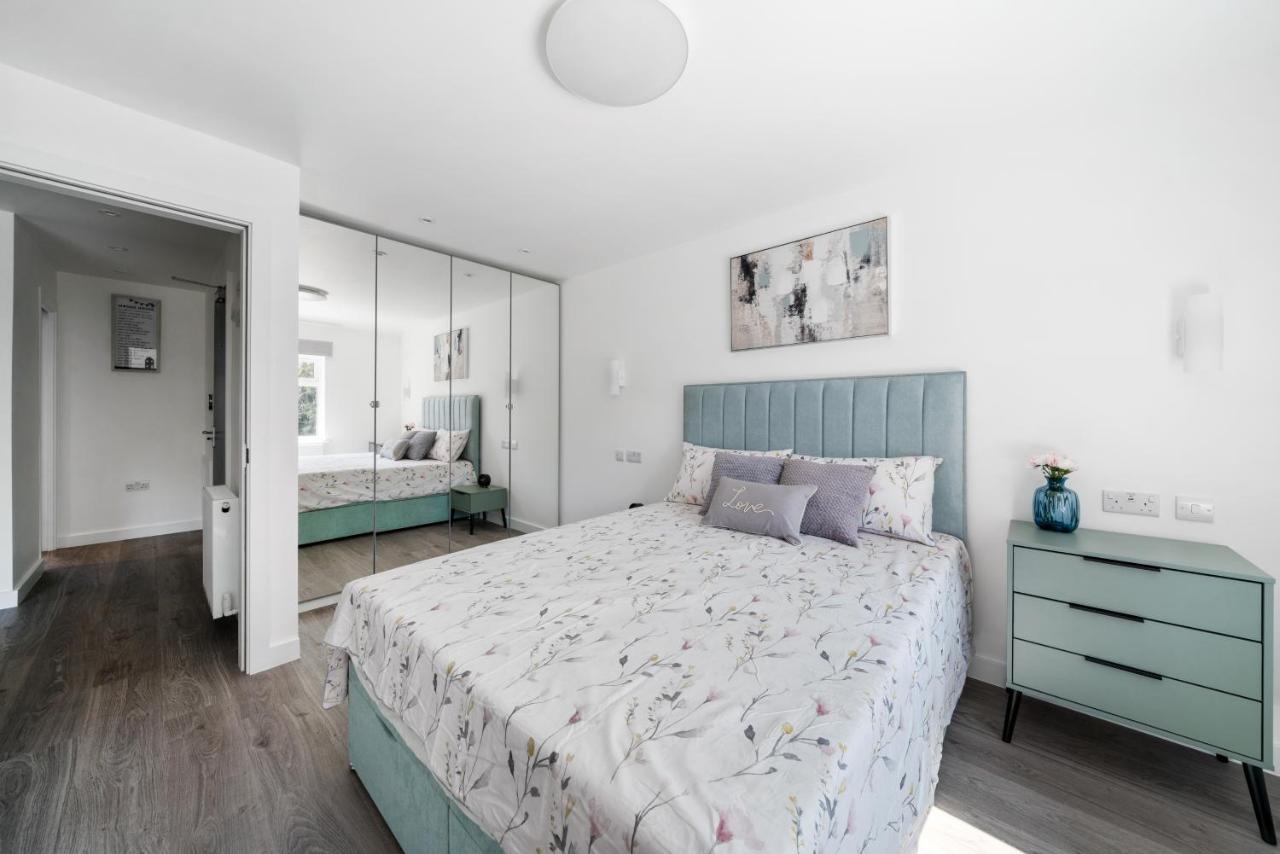 Newly Refurbished 2 Bed Flat Lägenhet Mill Hill Exteriör bild