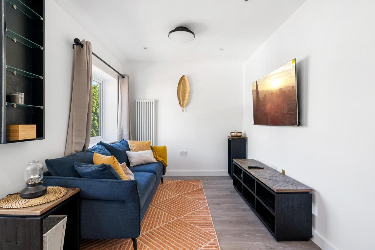 Newly Refurbished 2 Bed Flat Lägenhet Mill Hill Exteriör bild