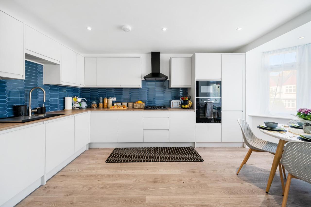 Newly Refurbished 2 Bed Flat Lägenhet Mill Hill Exteriör bild
