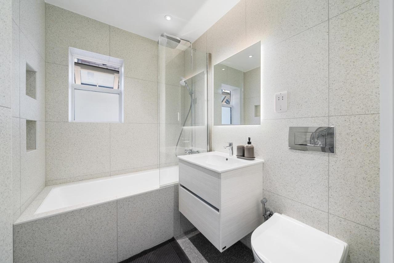 Newly Refurbished 2 Bed Flat Lägenhet Mill Hill Exteriör bild