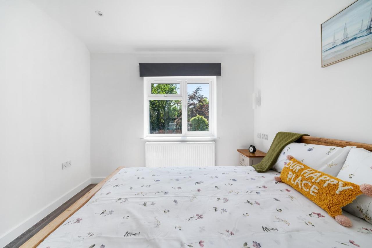 Newly Refurbished 2 Bed Flat Lägenhet Mill Hill Exteriör bild