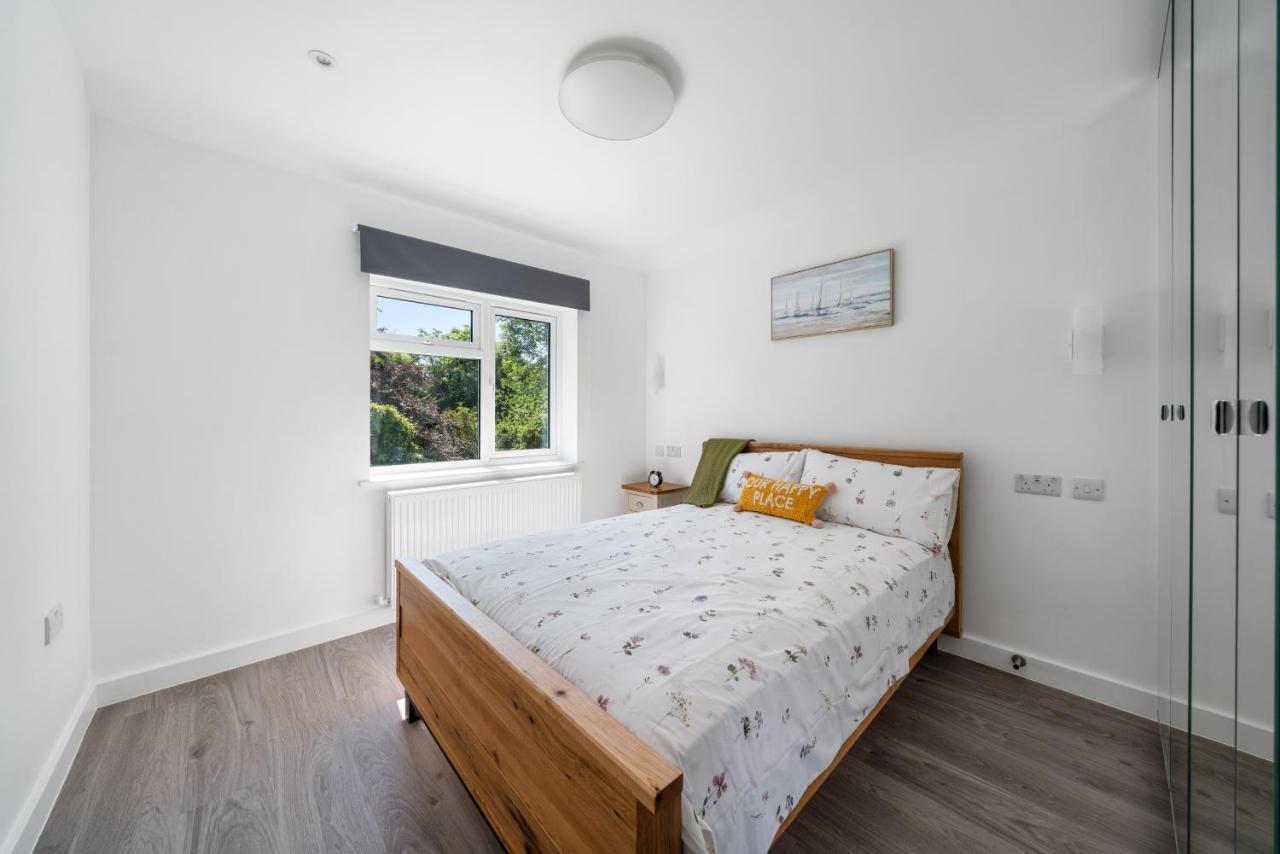 Newly Refurbished 2 Bed Flat Lägenhet Mill Hill Exteriör bild