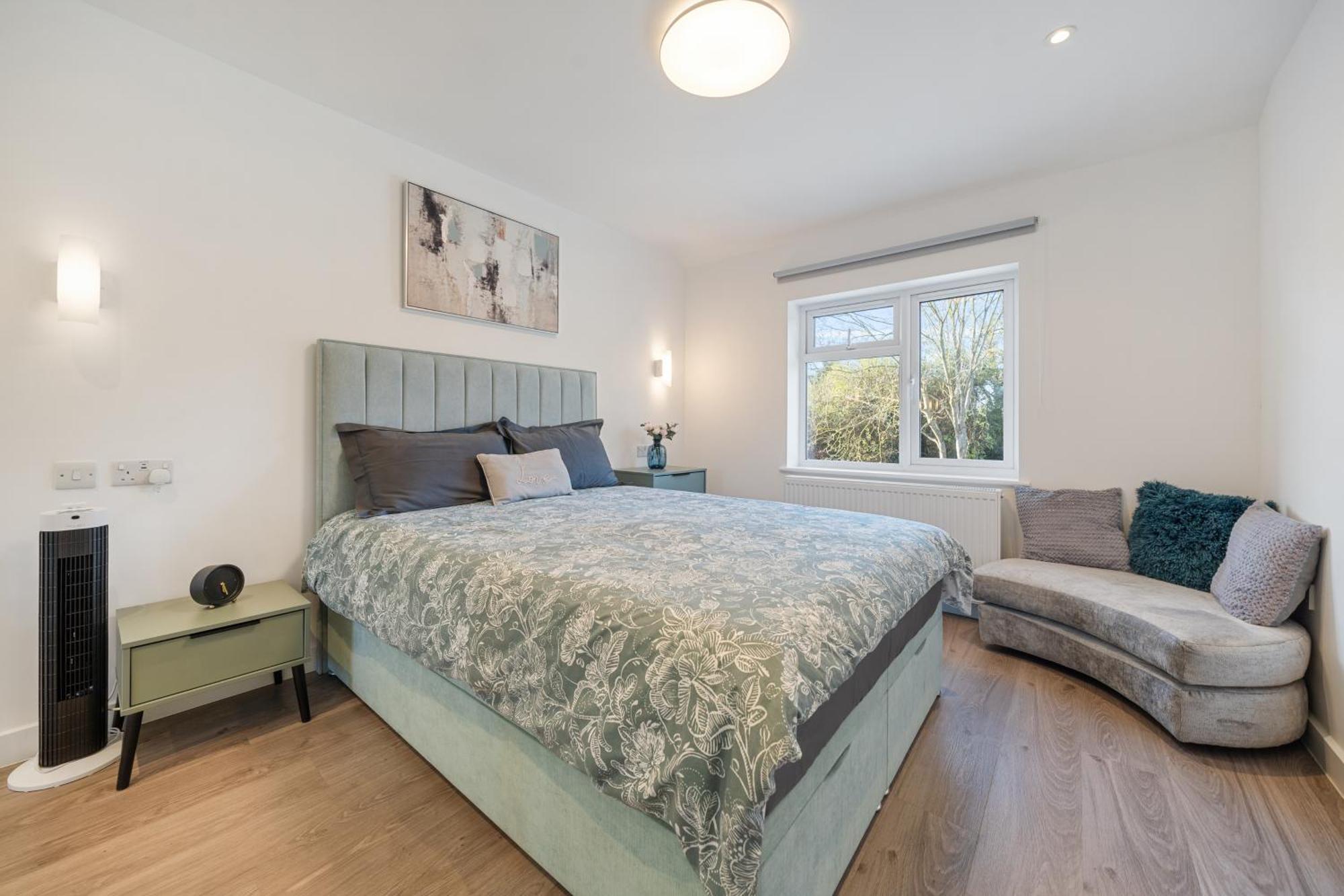Newly Refurbished 2 Bed Flat Lägenhet Mill Hill Exteriör bild