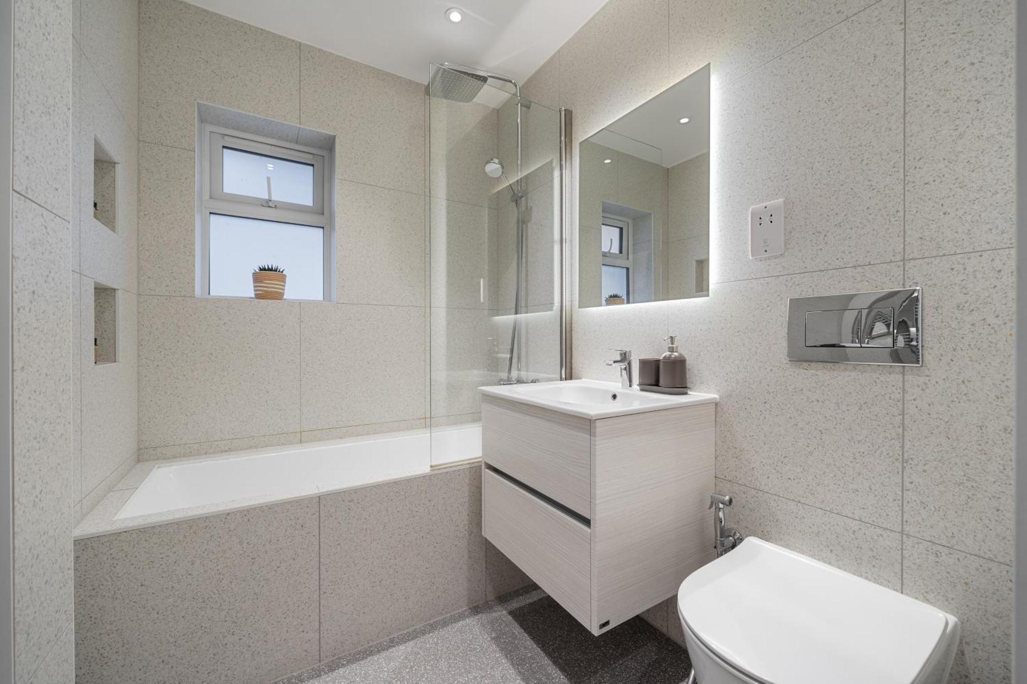 Newly Refurbished 2 Bed Flat Lägenhet Mill Hill Exteriör bild